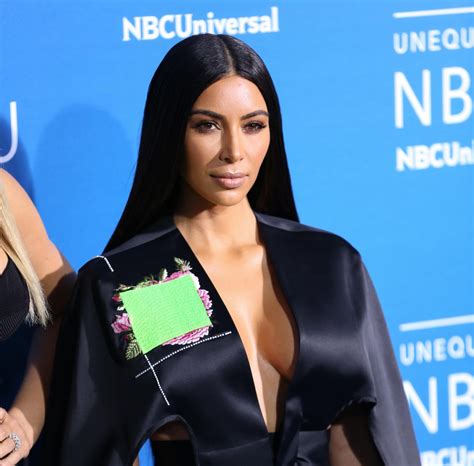 Kim Kardashian Breaks The Internet AGAIN As She Poses Naked While Climbing A TREE Goss Ie