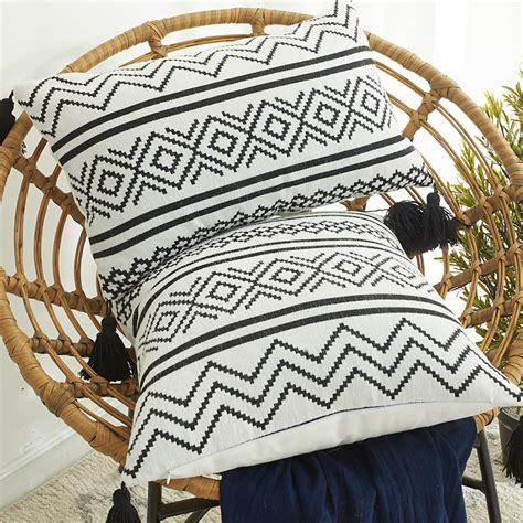 Nordic Chenille Jacquard Tassel Rectangle Pillow Case Laderis