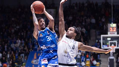 Bbl Das Schicksal Der Skyliners Frankfurt Entscheidet Sich In Hamburg