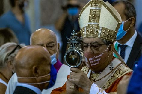 Miracolo Di San Gennaro Sangue Sciolto Al Terzo Tentativo