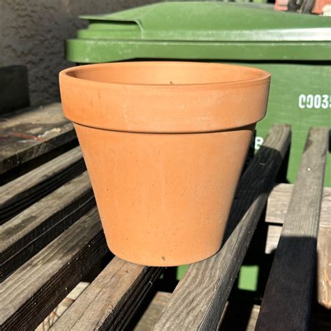 Lot 26 Terracotta Pot SLOCAL Estate Auctions Network