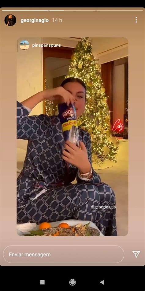 Georgina Rodríguez Namorada de Ronaldo surpreende pijama acetinado