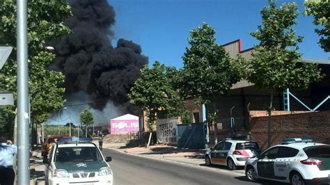 Incendio En Una Nave Con Productos Qu Micos En Torrijos