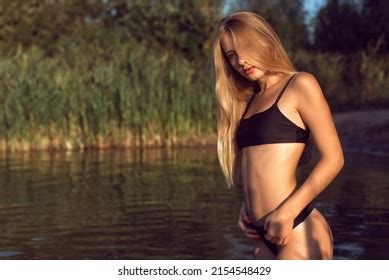 44 849 Natural Blonde Beach Model Images Stock Photos Vectors Shutterstock