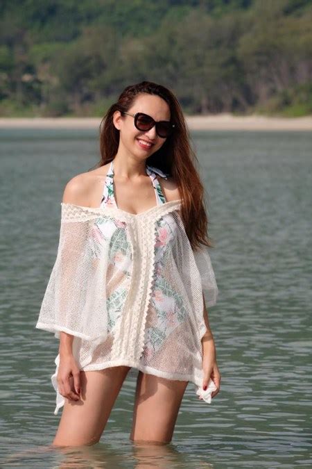 Hoa hậu Ngọc Diễm khoe đường cong nóng bỏng với bikini