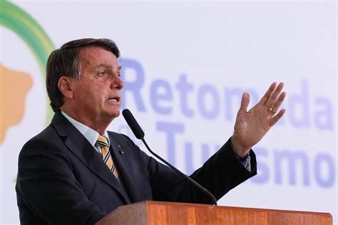 Em jantar Bolsonaro promete acelerar vacinação ES360