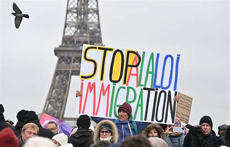 Loi immigration Les opposants dans la rue avant la décision du