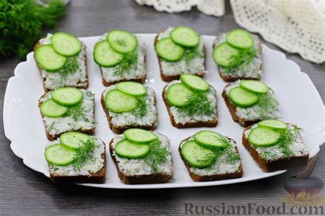 Рецепт: Бутерброды с салом и чесноком на RussianFood.com