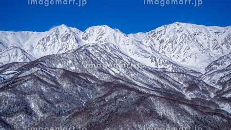 雪に覆われた北アルプス 長野県白馬村の写真素材 260951937 イメージマート