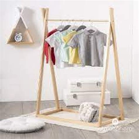 Portant à vêtements enfant bois et blanc de Atmosphera for kids sur