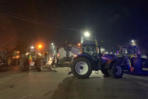 Protest Mai Multe Utilaje Agricole Blocheaz Drumul Principal La