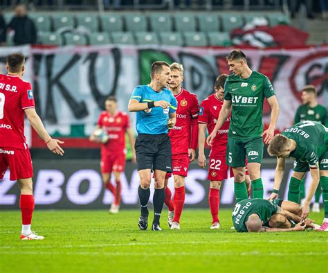 Widzew Łódź ciśnie gromy na PZPN i sędziów Piłkarze wprost wybuchli