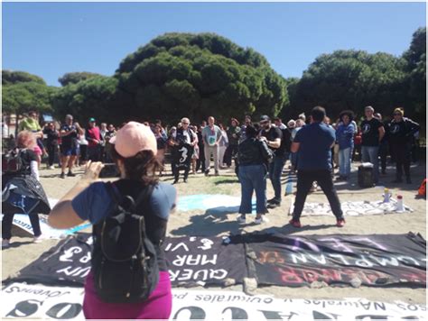 Vecinos Y Colectivos Se Concentran En La Cala Del Pino Contra Los