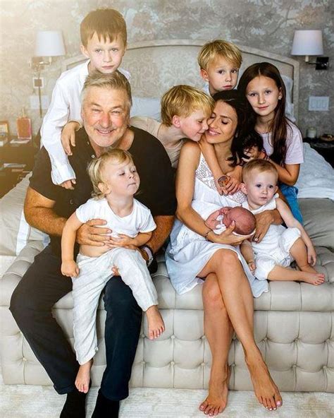 Hilaria Baldwin Partilha Primeira Foto De Fam Lia Os Sete Filhos