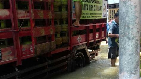 Banjir Kebumen Pertamina Pastikan Pasokan BBM Dan Elpiji Aman