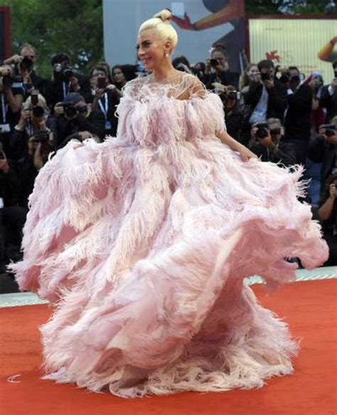 Lady Gaga Deslumbra En La Alfombra Roja Del Festival De Cine De Venecia