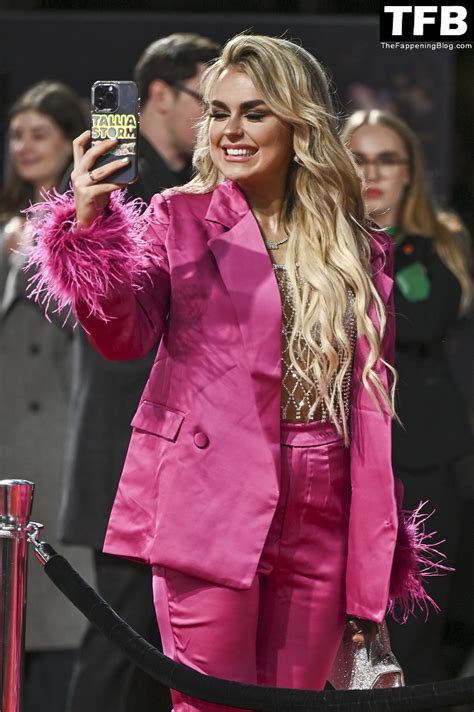 Tallia Storm Shows Off Her Sexy Tits The Menu Premiere In London