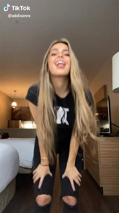 Pin By Arley On Tik Tok Video Famous Girls Dance Videos