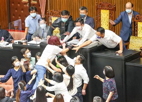 Su Policy Address Cut Short By Kmt Legislators Protest Taipei Times