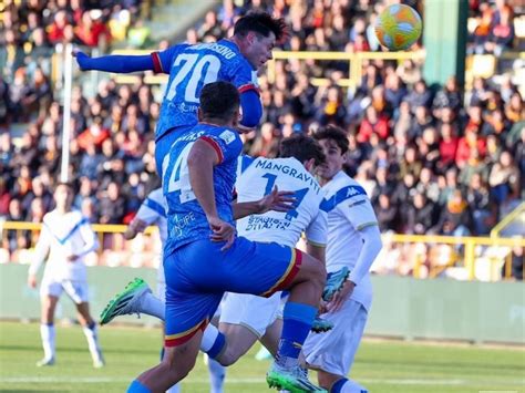 Catanzaro Brescia 2 3 Rimonta Incredibile Dei Lombardi Giallorossi Ko