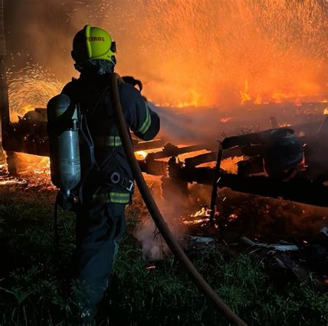 Turvo morador sofre queimaduras na mão durante incêndio em casa