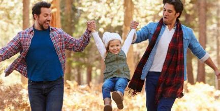 Coppie gay Torino nega atto di nascita a gemelli con due papà