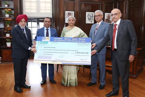 LIC Presented Rs Rs 2441 44 91 124 Dividend Cheque To Smt Nirmala