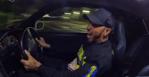 Video Lewis Hamilton In Versione Fast Furious Drifting A Tokyo Su