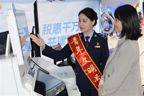 组图 体验服务零距离 办税缴费添便利澎湃号·政务澎湃新闻 The Paper