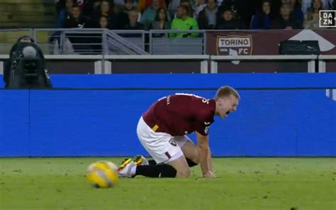 Torino Infortunio Per Schuurs Rottura Del Legamento Crociato