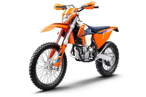 Motorrad Vergleich KTM 450 EXC-F 2022 vs. KTM 450 SX-F 2023