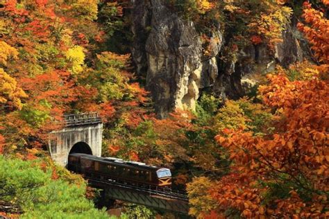 東北、秋詩篇篇～奧入瀨溪流、鳴子峽楓情、銀山溫泉老街、溫泉美食美景五日 跟團旅遊行程表 Colatour 國外團體旅遊