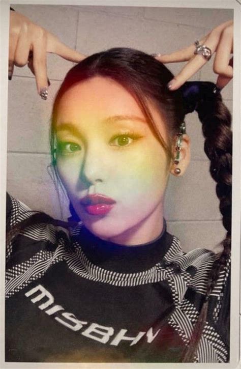 ITZY Voltage Yeji Holographic Photocard Scan Photocard Holographic