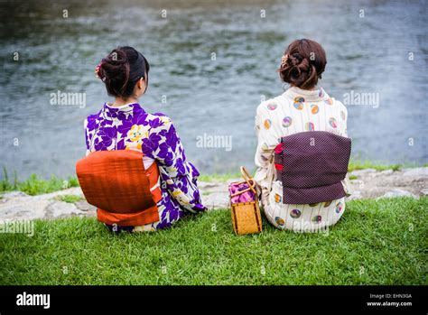 Mujeres En Traje Tradicional Fotograf As E Im Genes De Alta Resoluci N