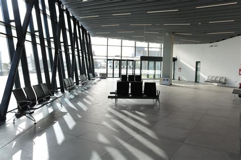 A fost dat în folosinţă noul terminal Sosiri externe al aeroportului