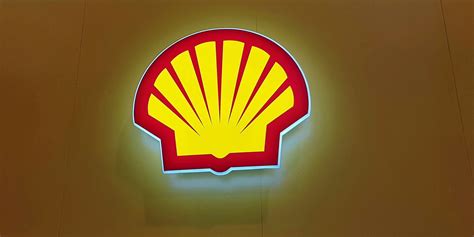 Shell returns to the market for slew of LNG carriers | TradeWinds