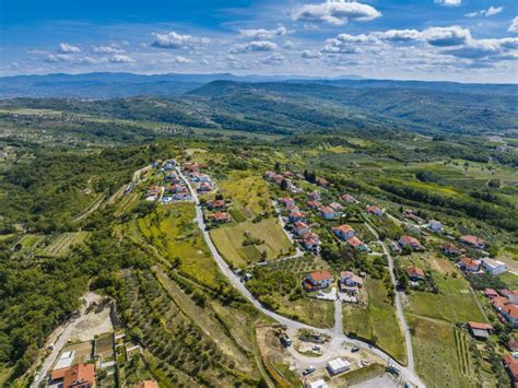 OBČINA IZOLA IZTRŽILA OKOLI ŠTIRI MILIJONE EVROV Zemljišče ob obali je