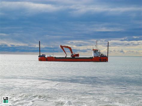 Marina Di Carrara Ripascimenti Litoranei La Dragaggi