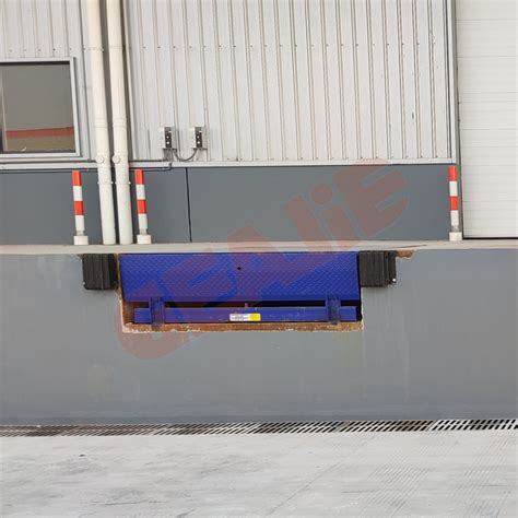 Manual Hydraulic Vertical Dock Leveler Loading Dock Ramp Eod Dock