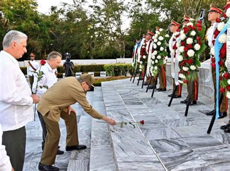 Presiden Ra L Y D Az Canel Acto Pol Tico Y Ceremonia Militar Por El