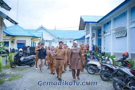 Pj Bupati Fitriany Farhas Ap S Sos M Si Lakukan Sidak Hari Pertama Masuk Kerja Asn Dan Thl