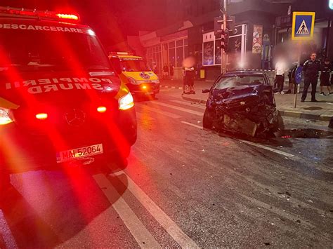 Trei Autoturisme I Cinci Persoane Implicate Ntr Un Grav Accident