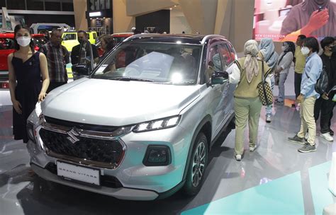 Suzuki Grand Vitara Jadi Magnet Pengunjung IIMS 2023