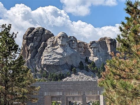 Mount Rushmore National Memorial - RGT Lodging