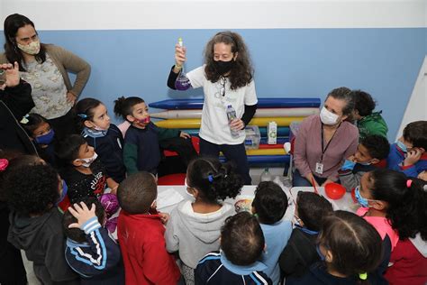 Estudantes Da Emeb Carlos Drummond Vivem Dia De Cientista Abcd Real