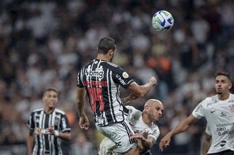 Corinthians sai na frente mas Atlético MG busca o empate em jogo do