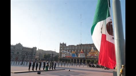 AMLO iza Bandera a media asta en memoria de las víctimas de los sismos