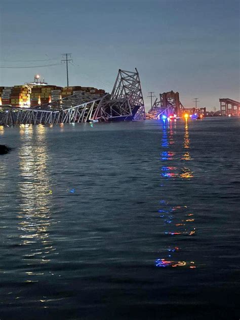 Estados Unidos Dramático Derrumbe De Un Puente Tras El Choque De Un Carguero En Baltimore