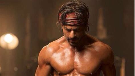 Revealed Shah Rukh Khans Smouldering Eight Pack Abs For Happy New Year