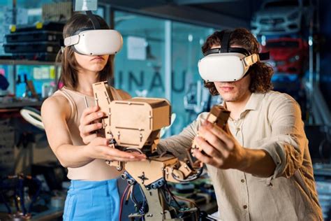 Hombre Y Mujer J Venes Con Gafas Protectoras Haciendo Experimentos En